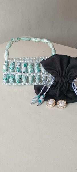 Sac à main perles élégant