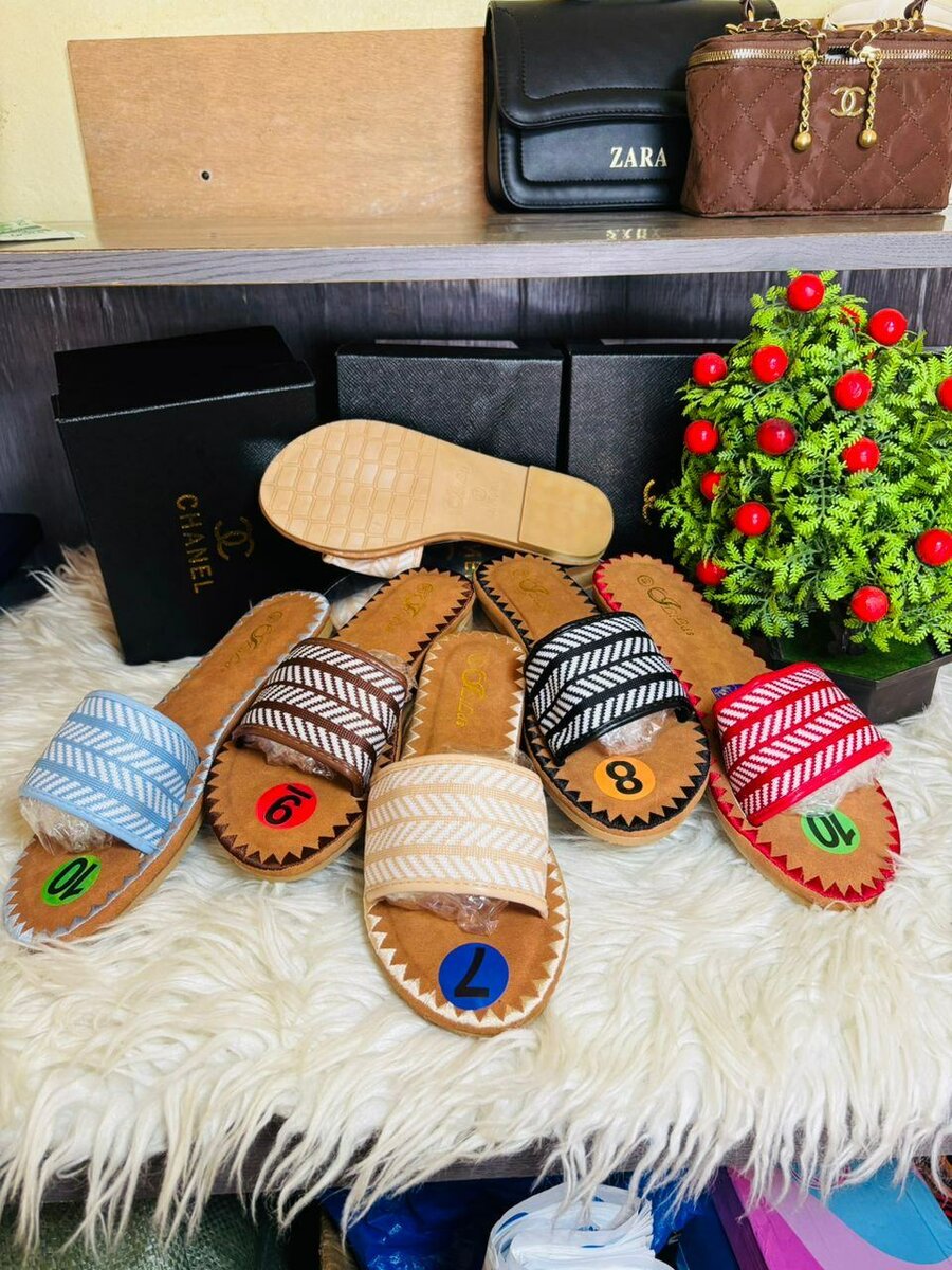 Sandales d'été en raphia coloré