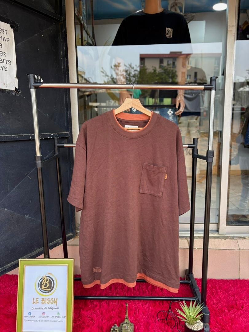 T-shirt marron avec poche