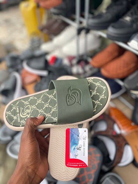 Sandales de bain homme élégantes