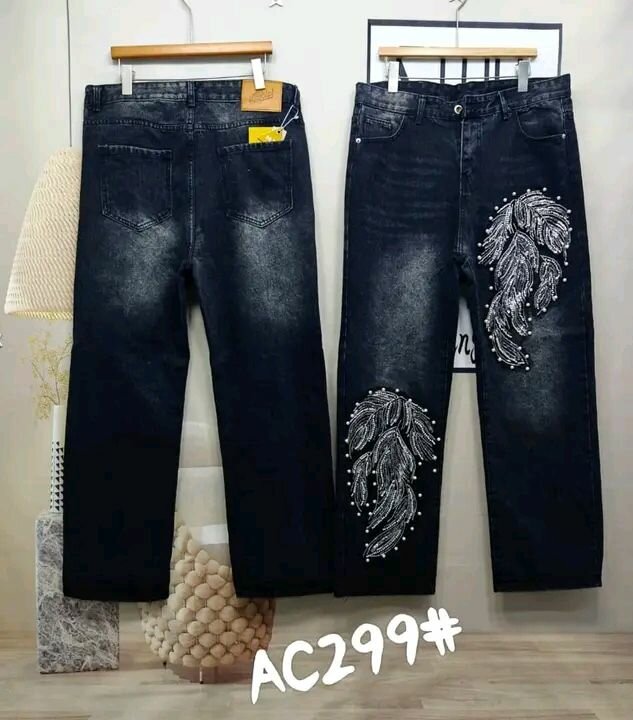 Jeans brodés à la mode