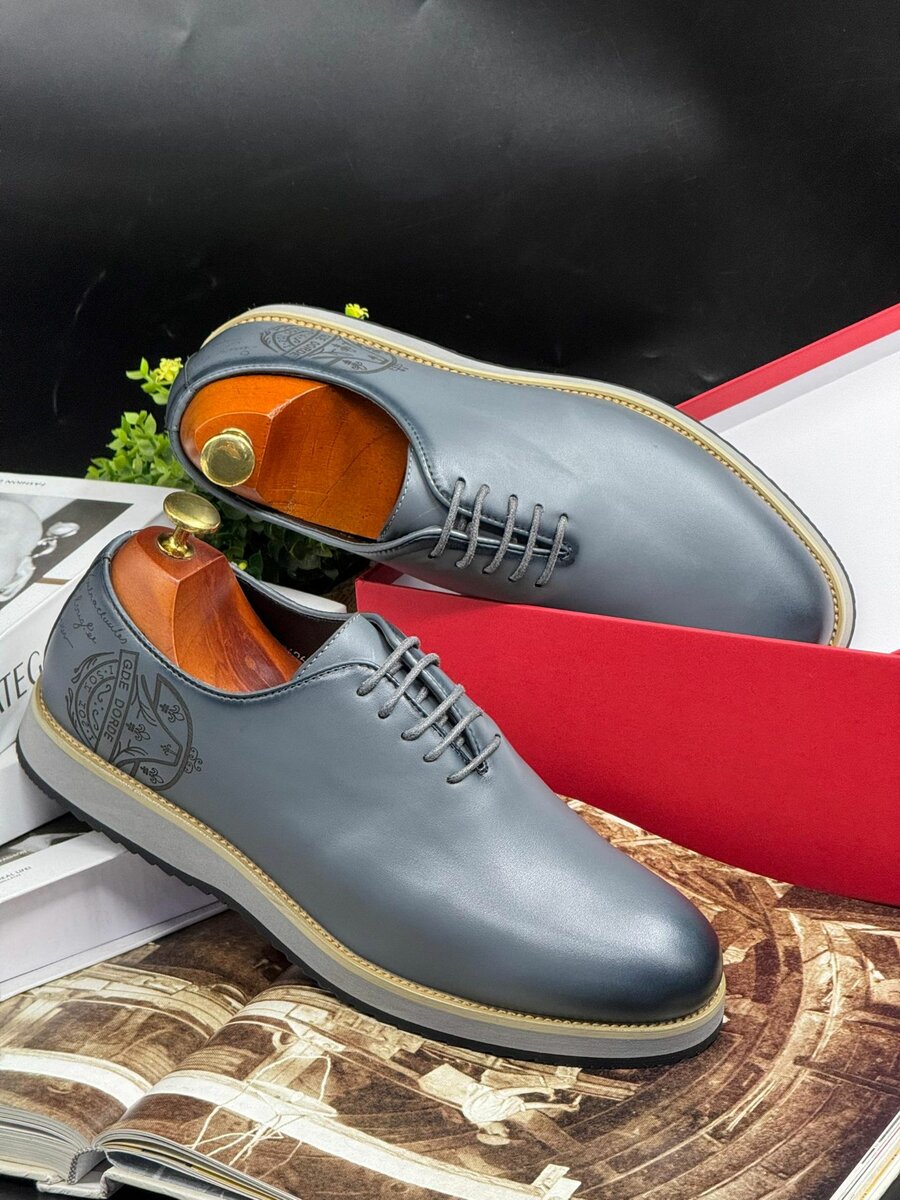 High class royalty shoes