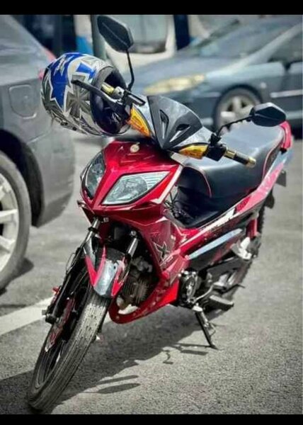 Moto sportive et élégante