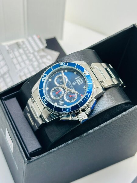 Montre chronographe en acier