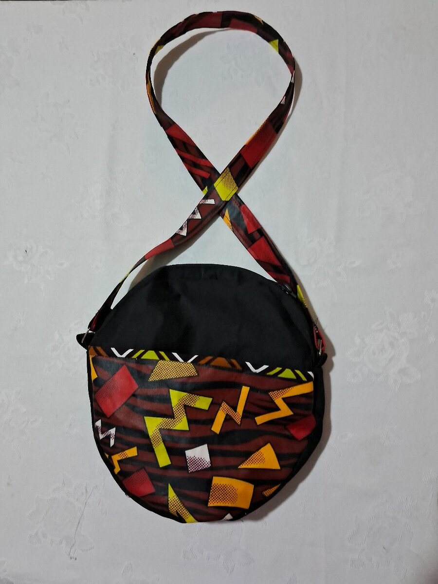 Round sling bag