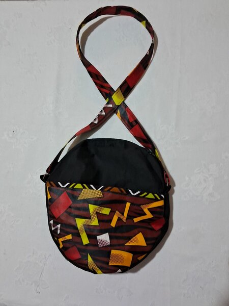 Round sling bag