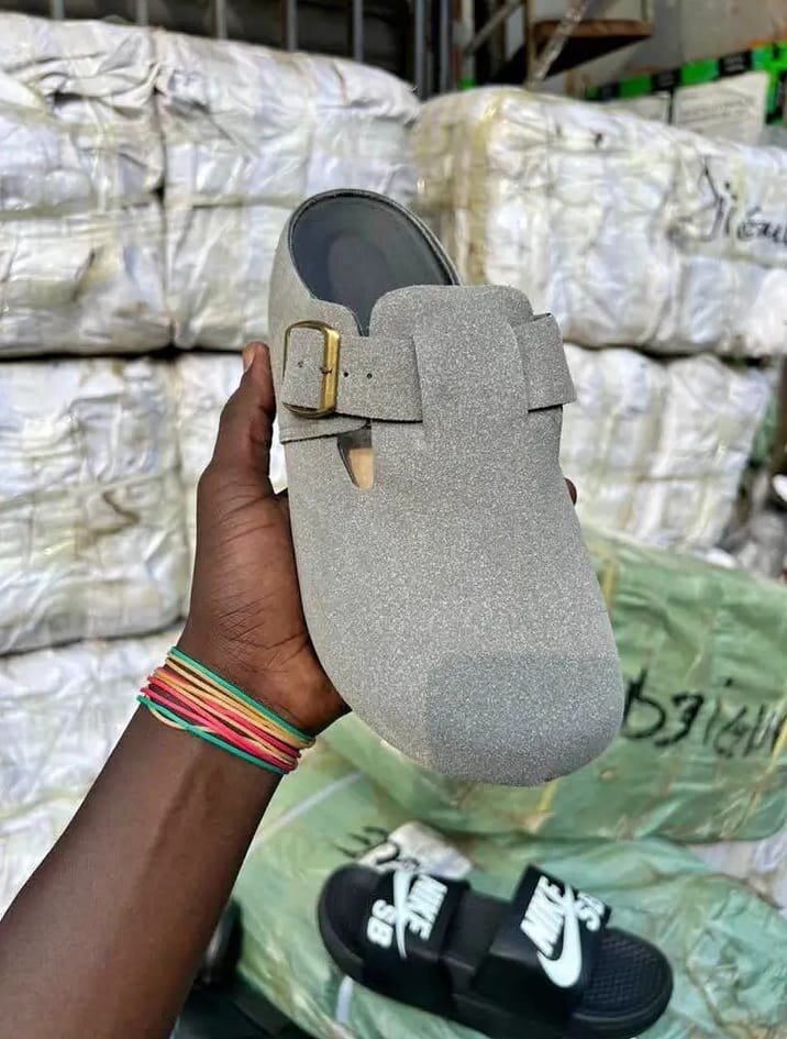 Sandale confortable en suède