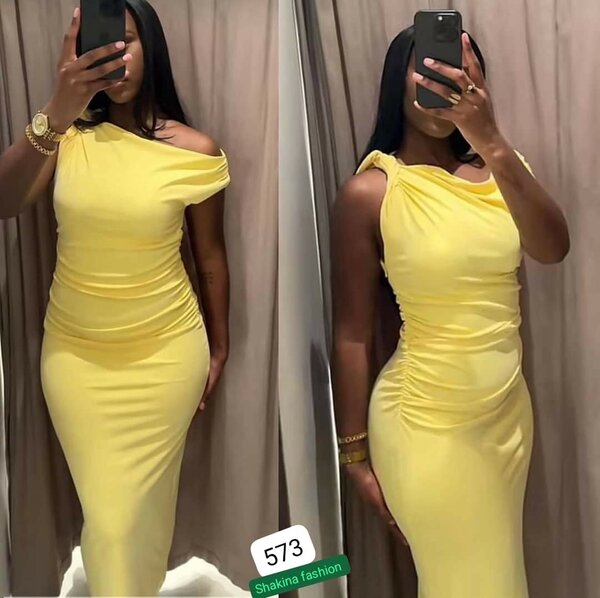 Robe Jaune Épaule Nu Élégante