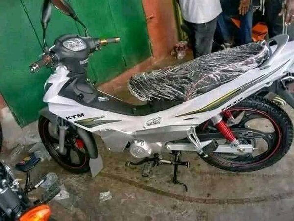 Moto de ville moderne KTM