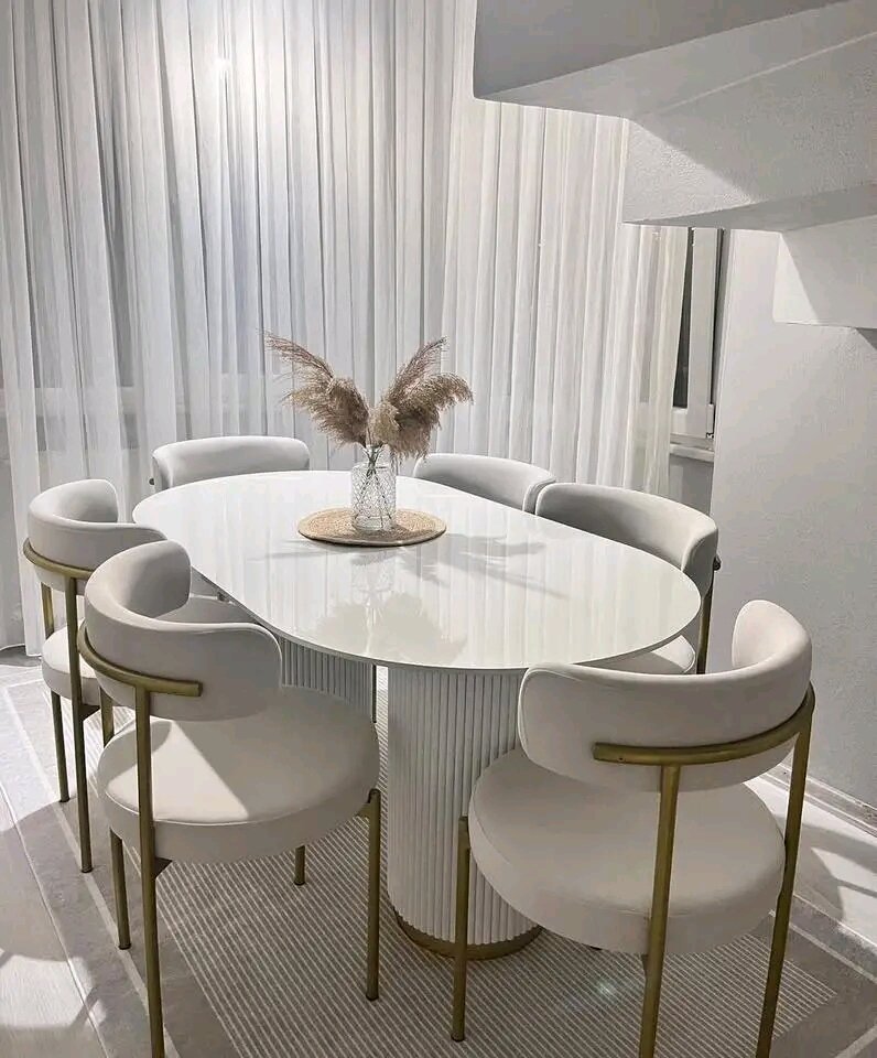 Table à manger ovale moderne