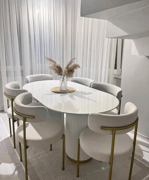 Table à manger ovale moderne