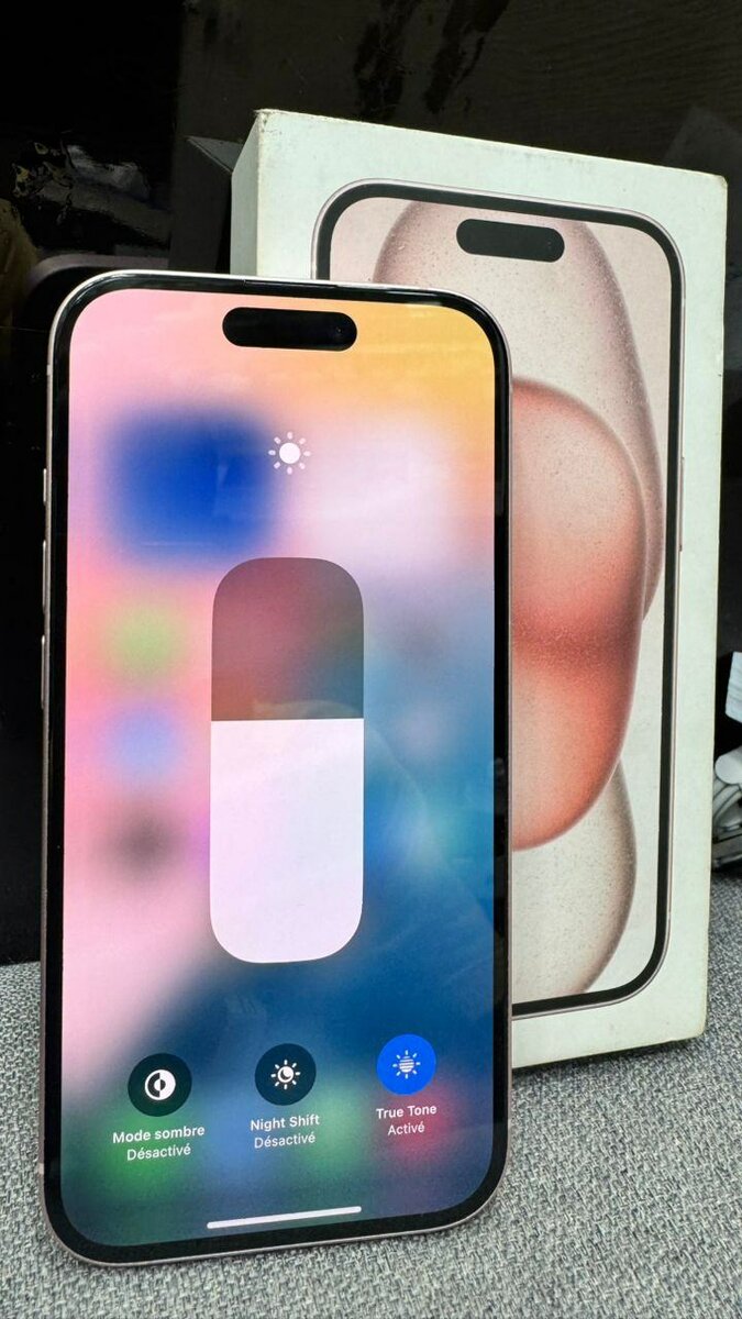 *iphone 15 128giga CE état super propre : 430,000