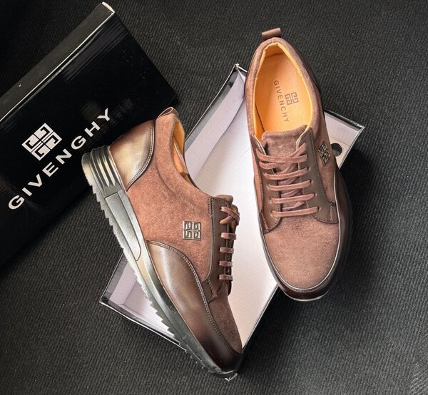 Chaussures en cuir élégantes hommes