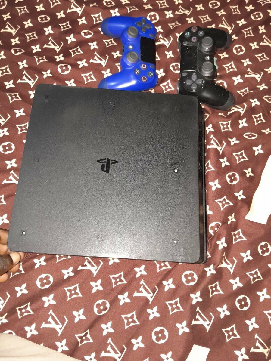 PS4 slim
