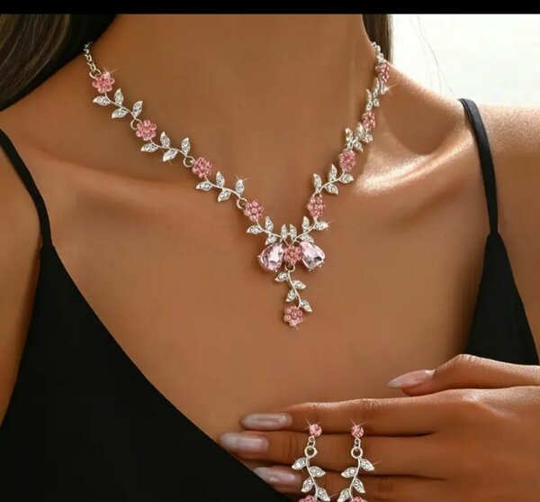 Collier et Boucles Fleurs Élégantes