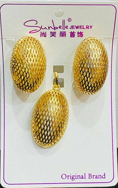 Elegant Gold Jewelry Set