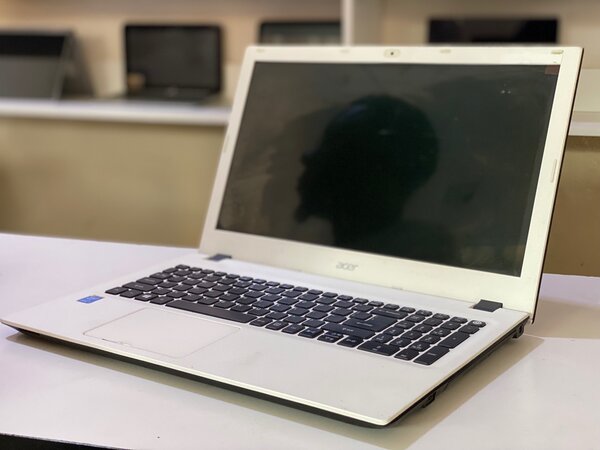 ACER CORE I3 LAPTOP  GOING CHEAPLY K2999 ONLY