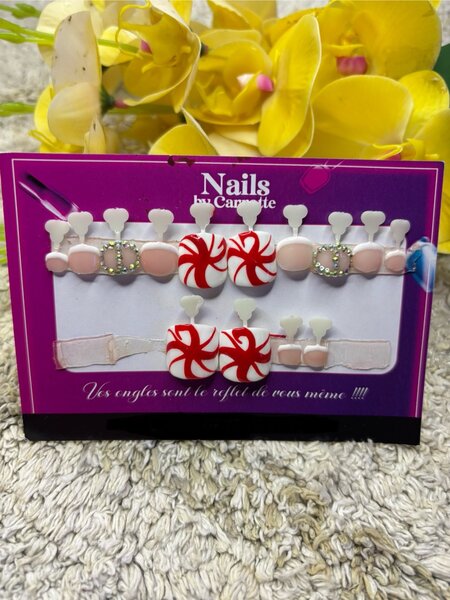 Faux ongles décoratifs élégants