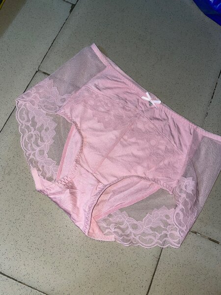 Ensemble de culottes en dentelle