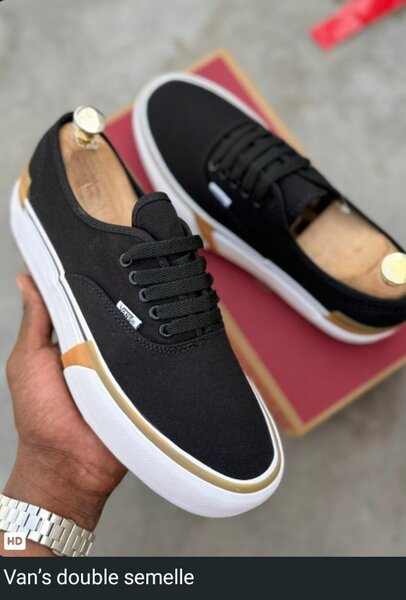 Chaussures en toile noires classiques