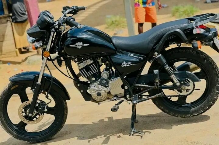 Moto Classique Noire Puissante