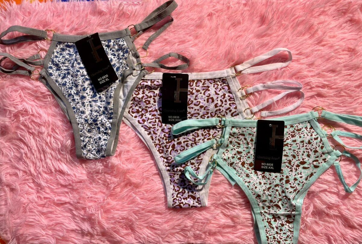 Lot de culottes en dentelle