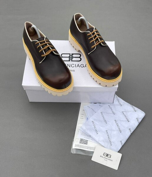 Chaussures à lacets élégantes Balenciaga