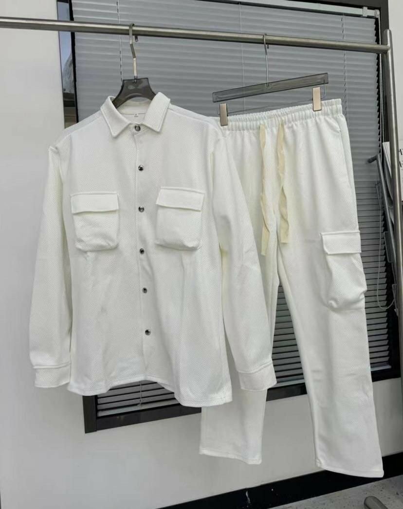 Chemises et pantalon très bonne qualité