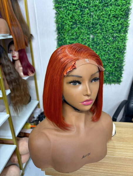 Perruque en dentelle colorée élégante