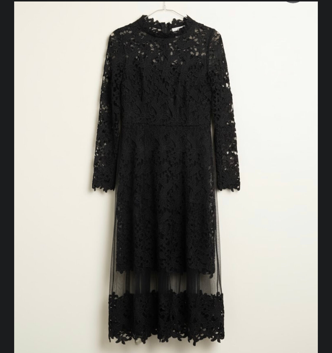 Robe en dentelle noire élégante