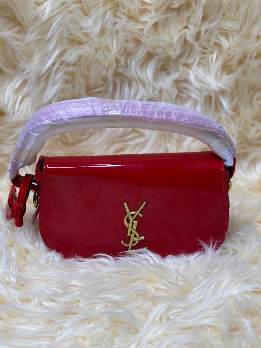 Sac à main élégant verni