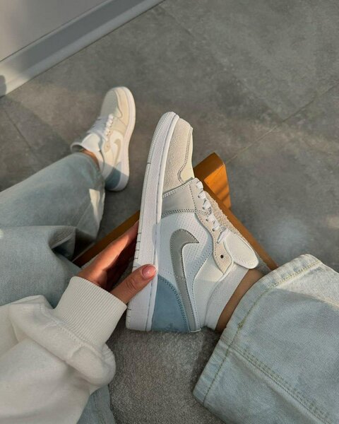 Baskets blanches et grises