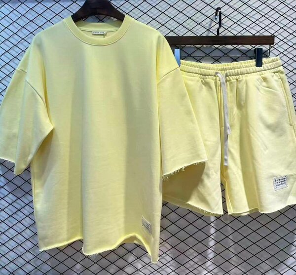 Ensemble T-shirt et Short Jaune