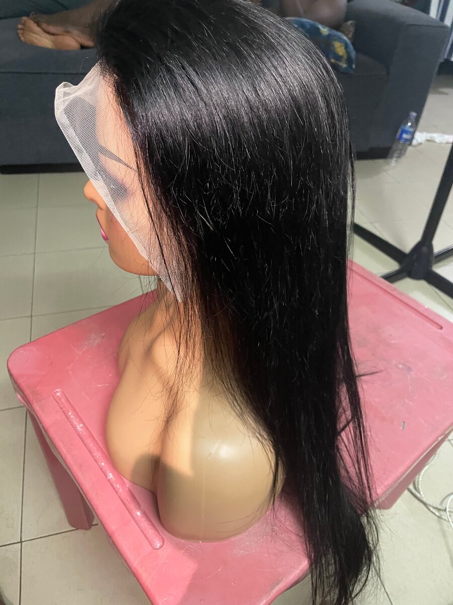 Perruque en dentelle longue