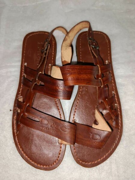 Sandales en cuir tressé