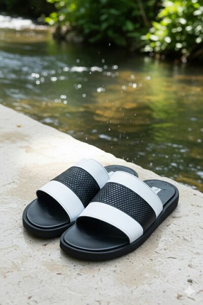 Sandales de plage noires et blanches