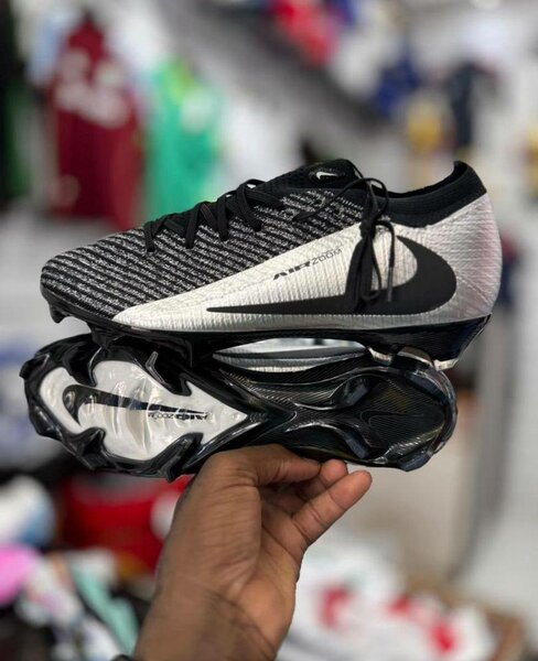 Chaussures de Foot Noir et Blanc
