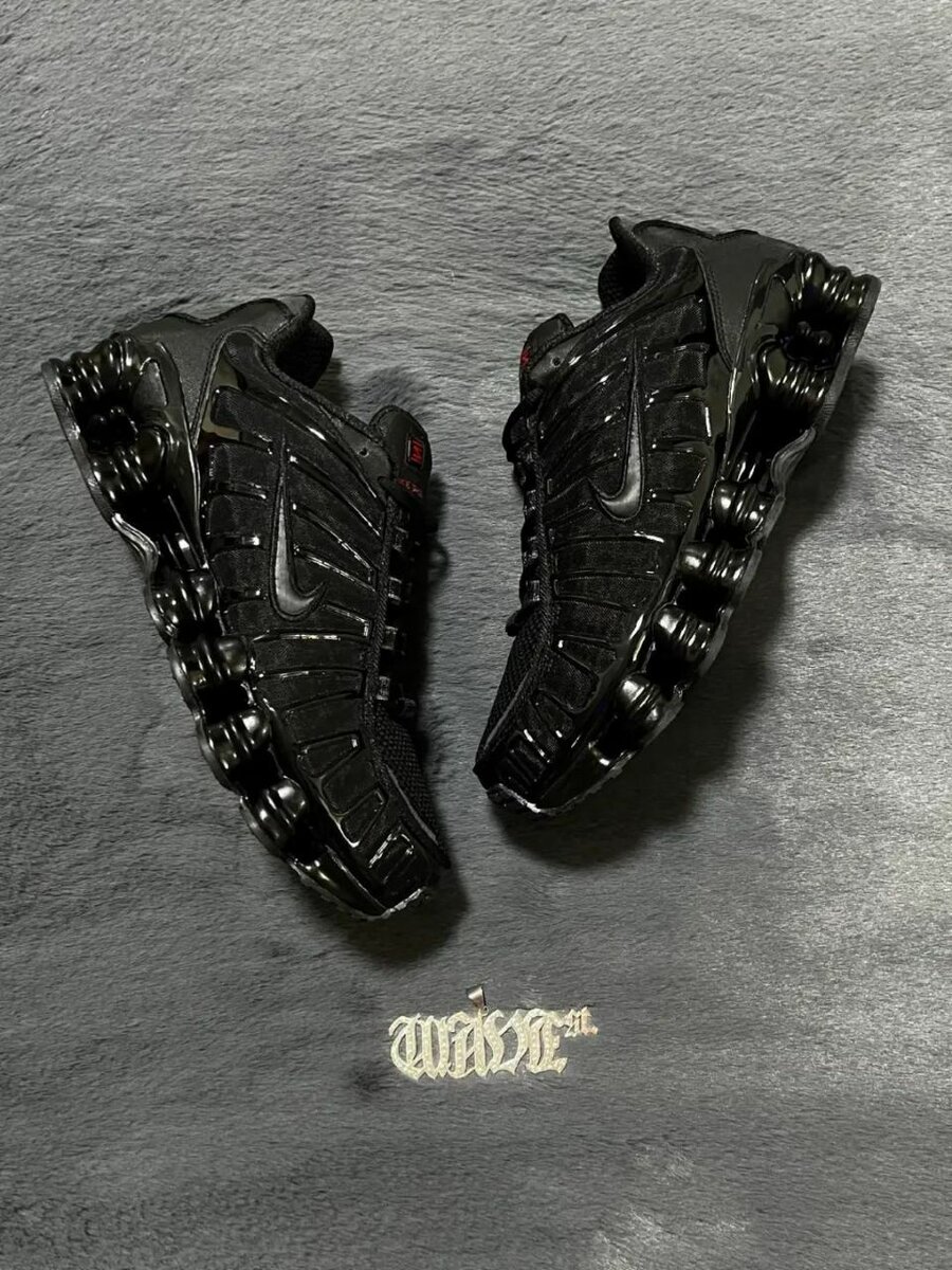 Baskets noir modernes homme