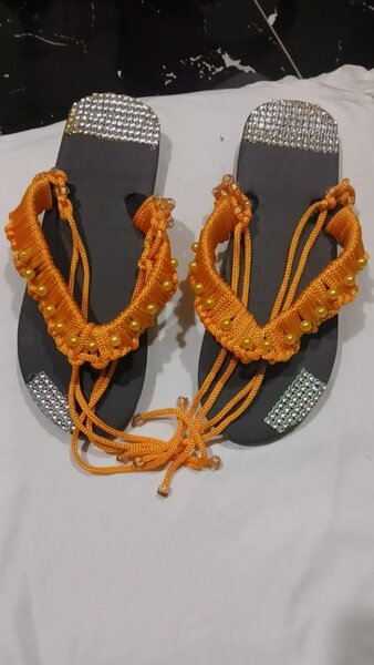 Weaving slippers in sandals mode