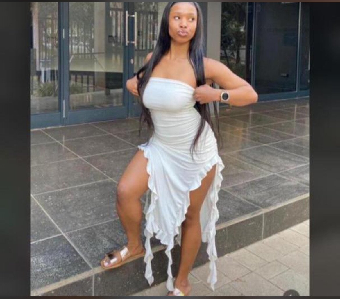 Robe bleue à volants élégante