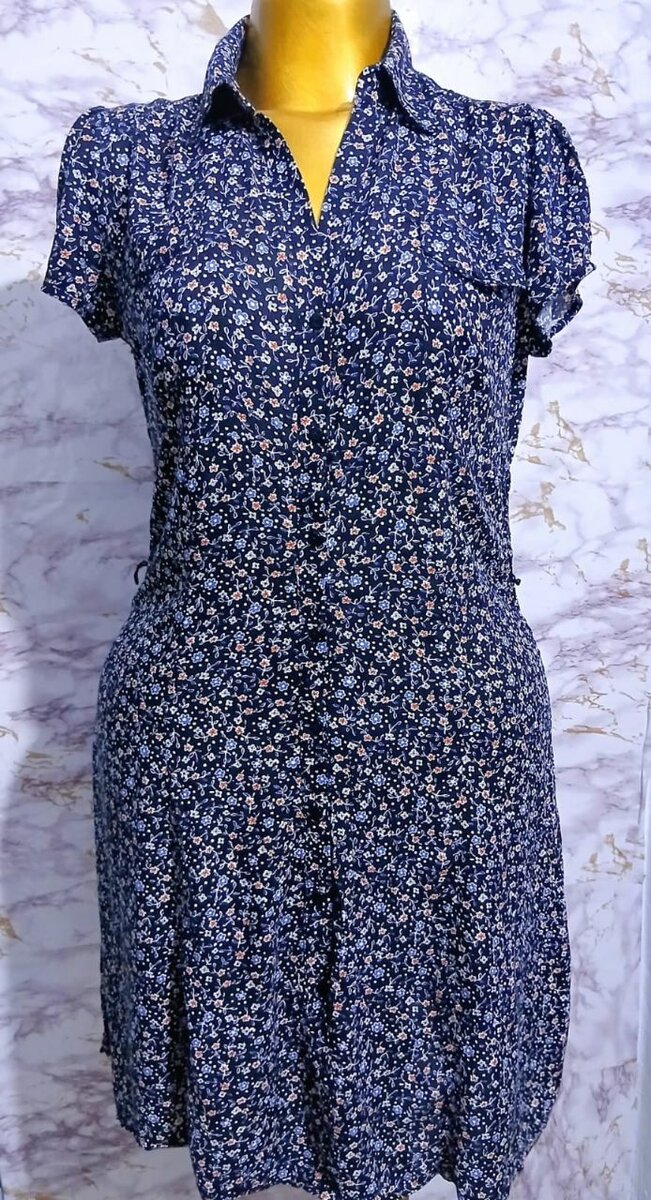 Robe fleurie à manches courtes