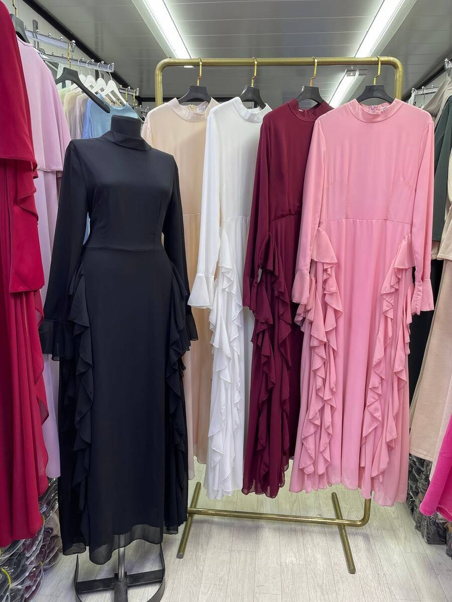 Шикарное платье с рюшами