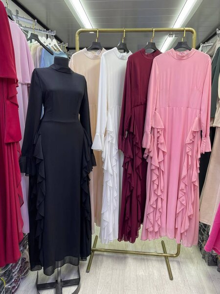 Шикарное платье с рюшами