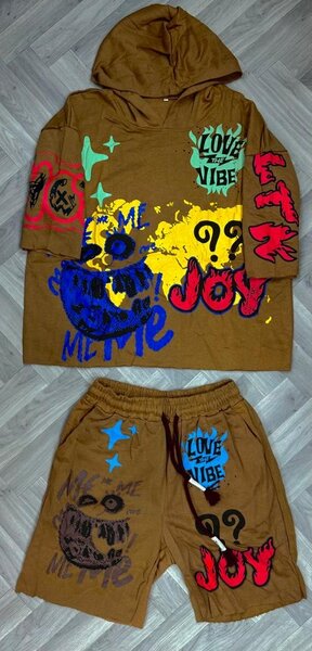 Ensemble streetwear graffiti