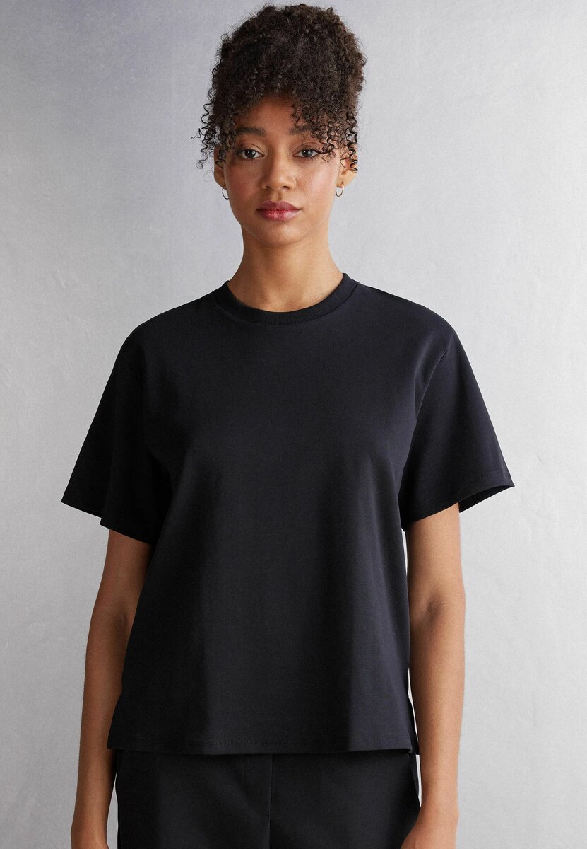 Basic black t shirt