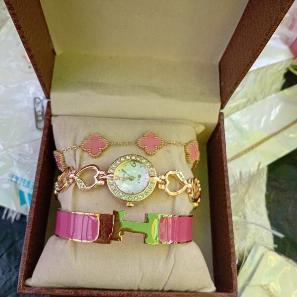 Montre et bracelets élégants