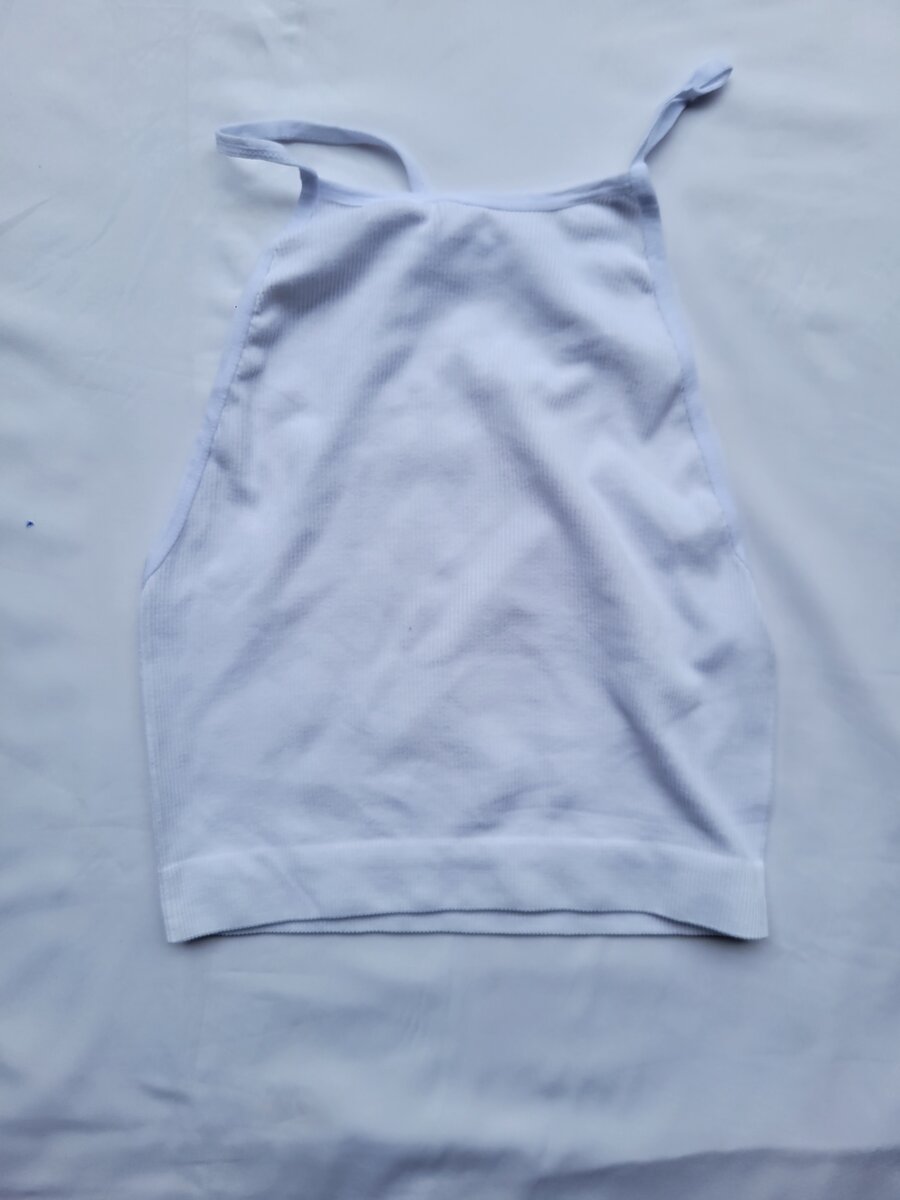 Haut blanc bras mince