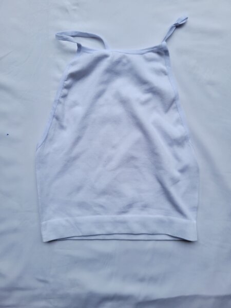 Haut blanc bras mince