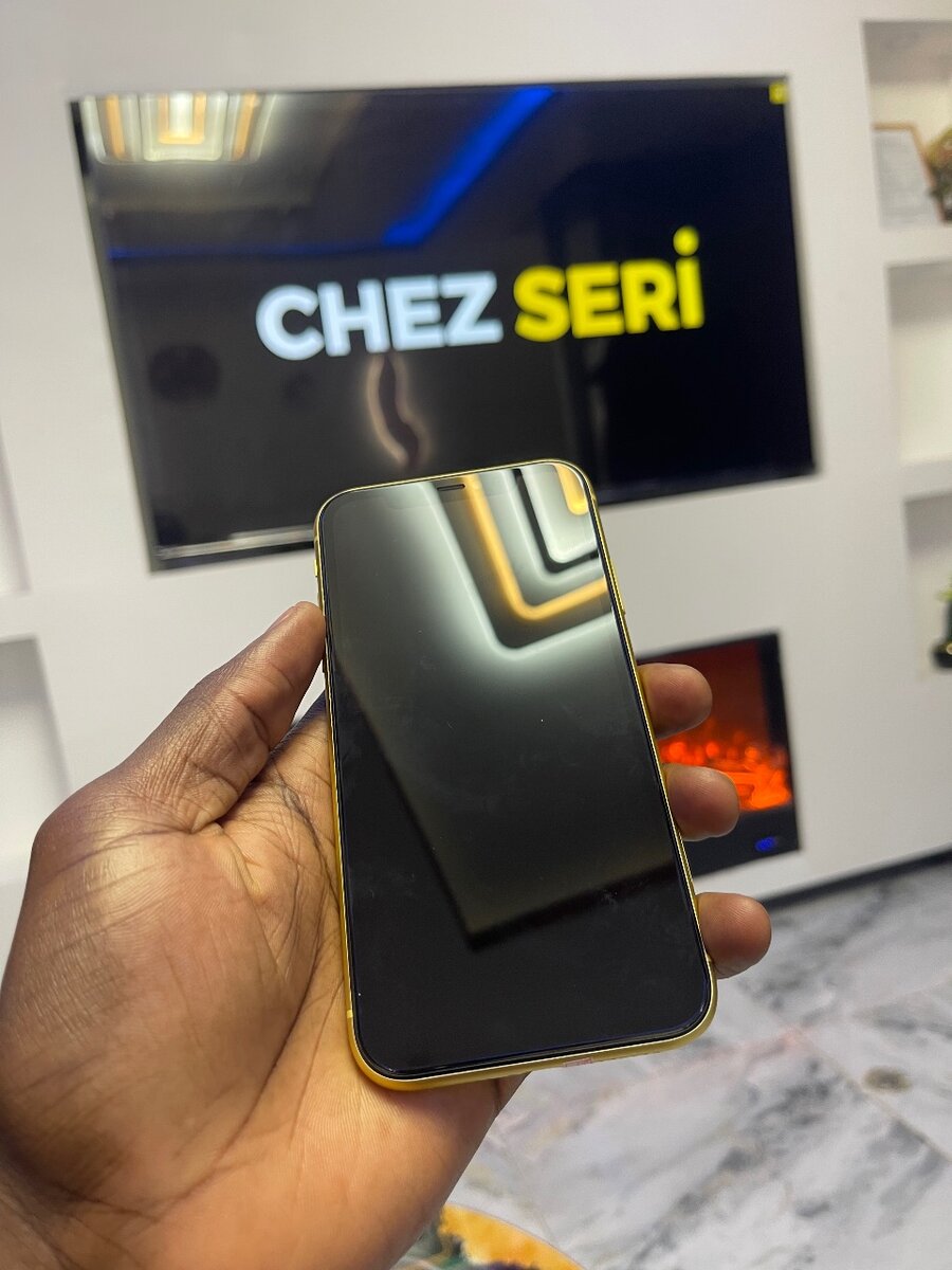 Yellow iPhone 11 - 64GB