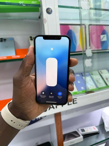 iPhone 12 64G sans id